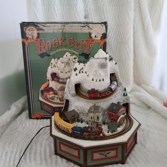 Enesco Rock City M Silmore Deluxe action Musical Motion Music Miniature Village